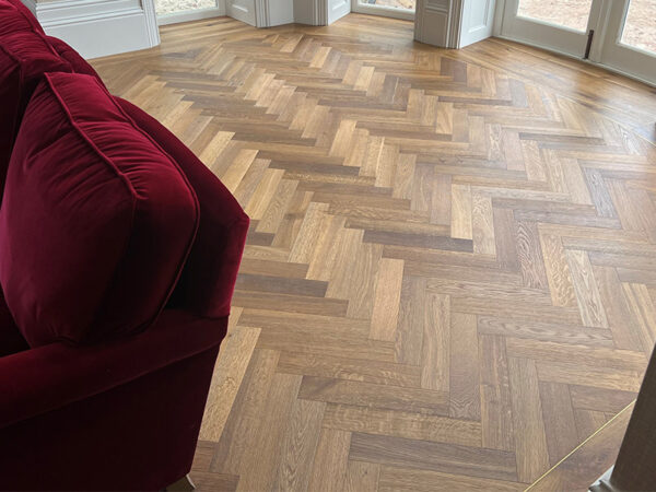 HERRINGBONE MORRISON OAK SMOKED BRUSHED SMOKED, BRUSHED, UV MATT LACQUERED ENGINEERED FLOORING