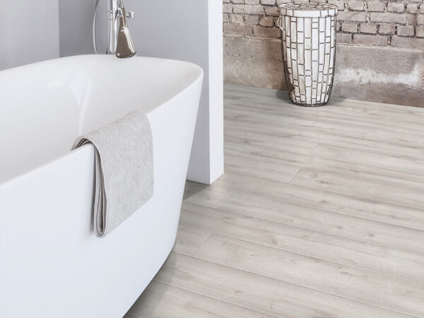 LIVING PLANK OAK VIENTO LAMINATE FLOORING AC4 1