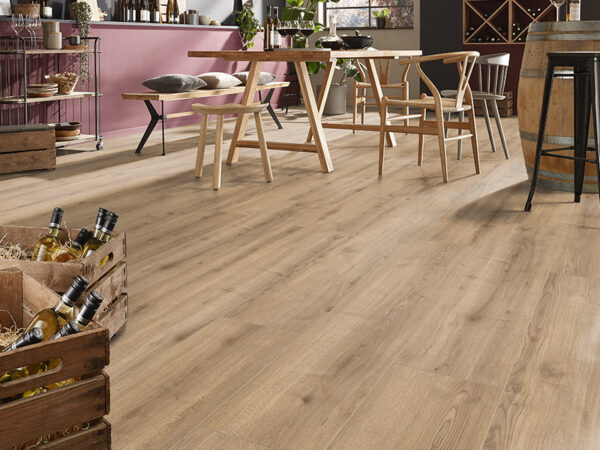 SUITE PLANK LUXOR OAK GOLD LAMINATE FLOORING AC4 1